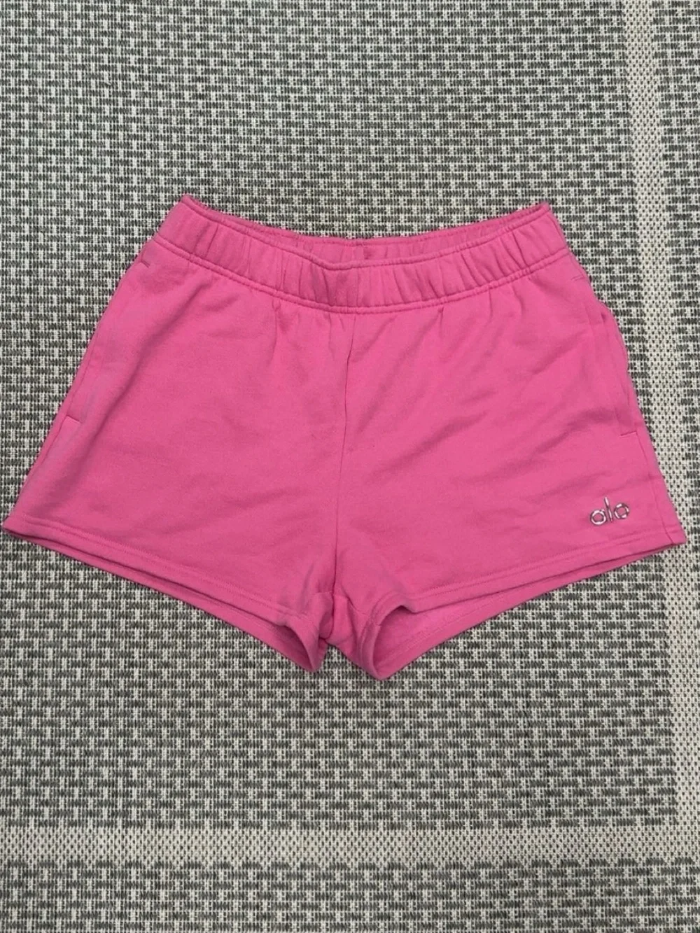 Alo Yoga Accolade Short in Paradise Pink